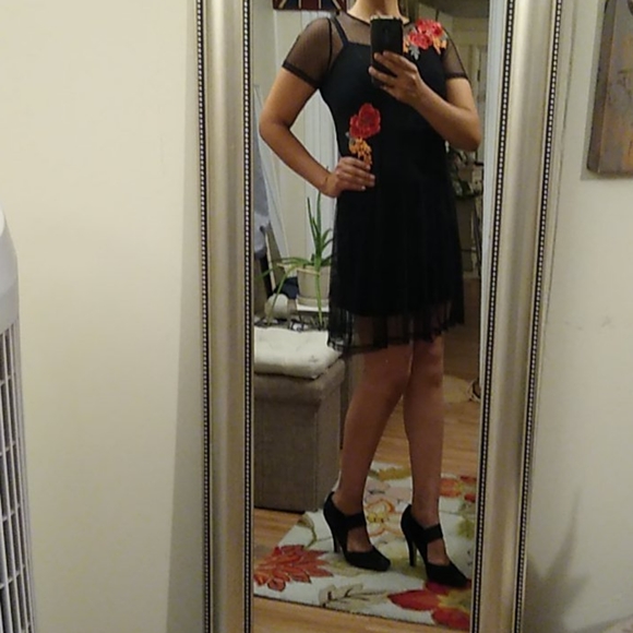 Beautiful dress, delicate and super comfortable - Picture 2 of 11